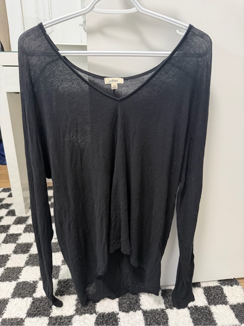 Wilfred Black Lightweight V-Neck Long Sleeve Top